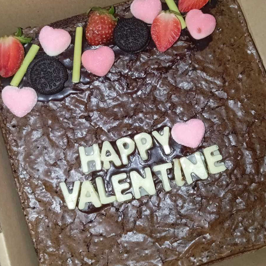 Brownies Custom Birthday Ulang tahun / Brownies Valentine / BROWNIES PANGGANG TOPPING STRAWBERRY