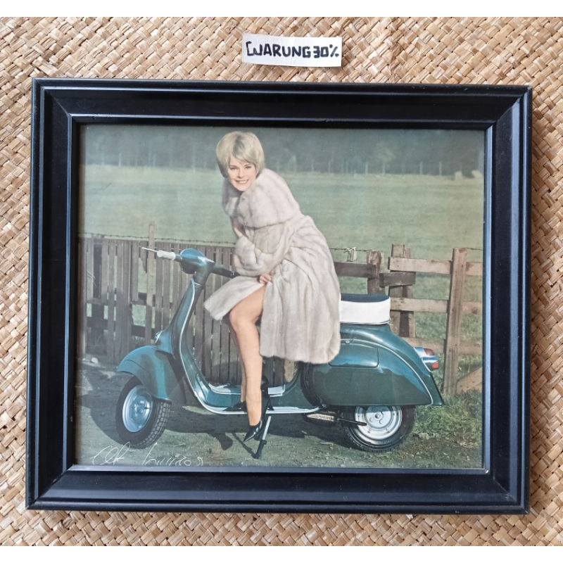 

Gambar jadul iklan vespa kalender November Tahun 60 an sudah di bingkai ukuran 25×30 iklan jadul lawas antik kuno vintage 1pc