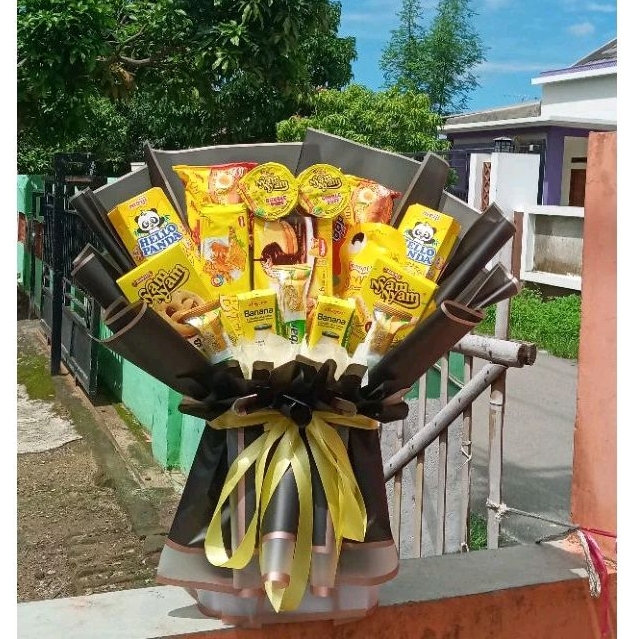 

buket makanan serba kuning