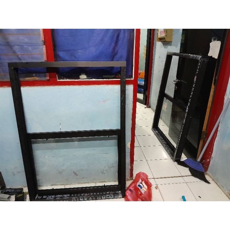 jendela sliding vertikal alumunium