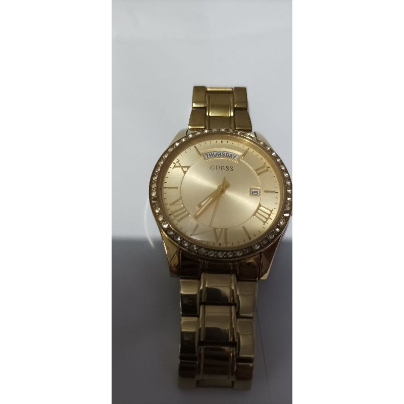 Preloved Jam Tangan analog Guess Gold emas