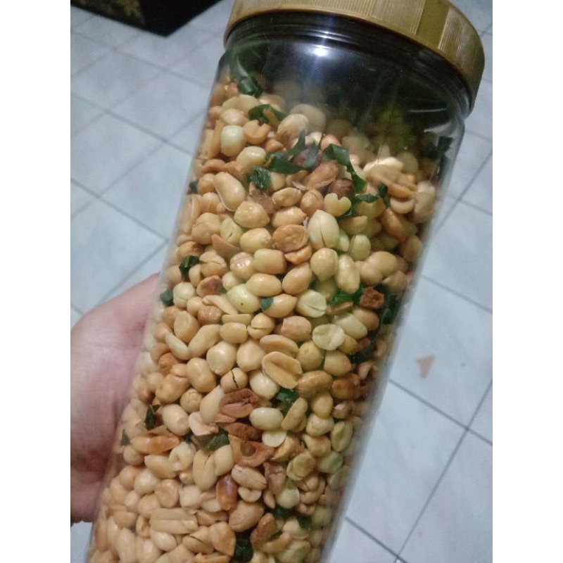 

Kacang bawang gurih daun jeruk/Kacang bawang renyah/Kacang bawang daun jeruk toples 1000ml/Jajanan lebaran/Kue kering lebaran