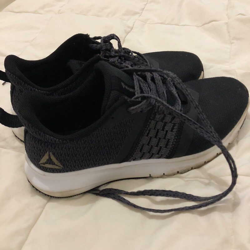 SEPATU PRELOVED REEBOK