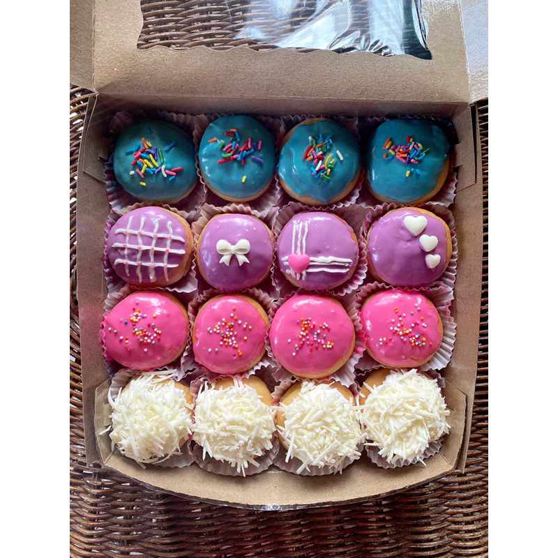 

Donat Custom 16 pcs Free Tulisan