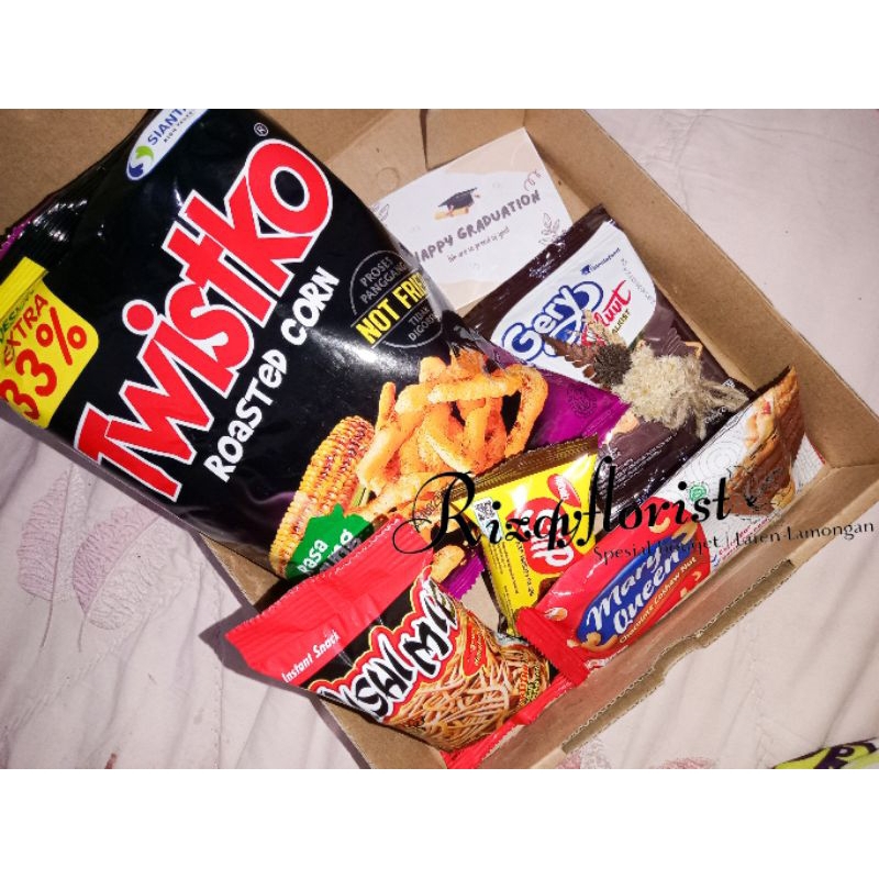

hampers Snack | gift box | kado ulangtahun| wisuda (free mini buket)