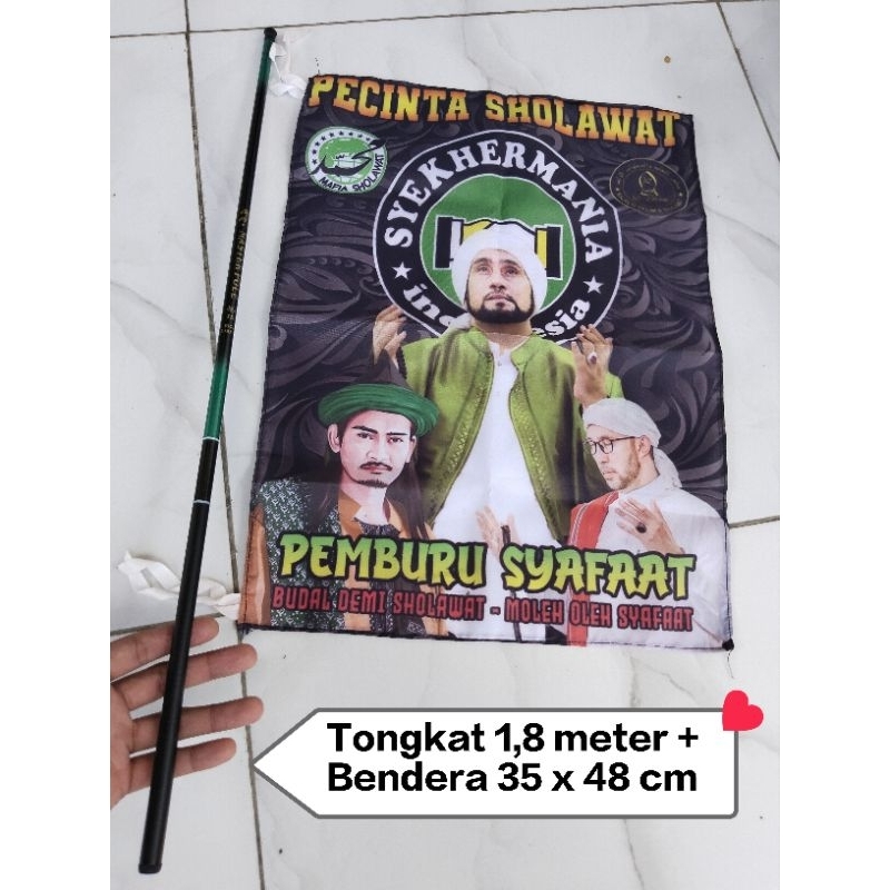 Bendera sholawat satu set. Bendera sholawat sama joran Tegek