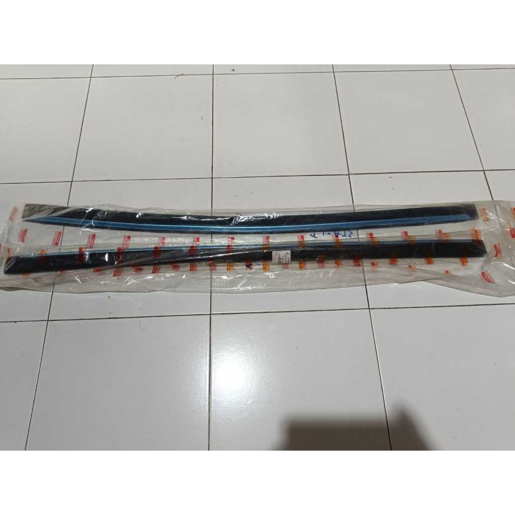 Isuzu List Body Karet Ori Panther Grand Touring Tahun 2008 Ke Atas