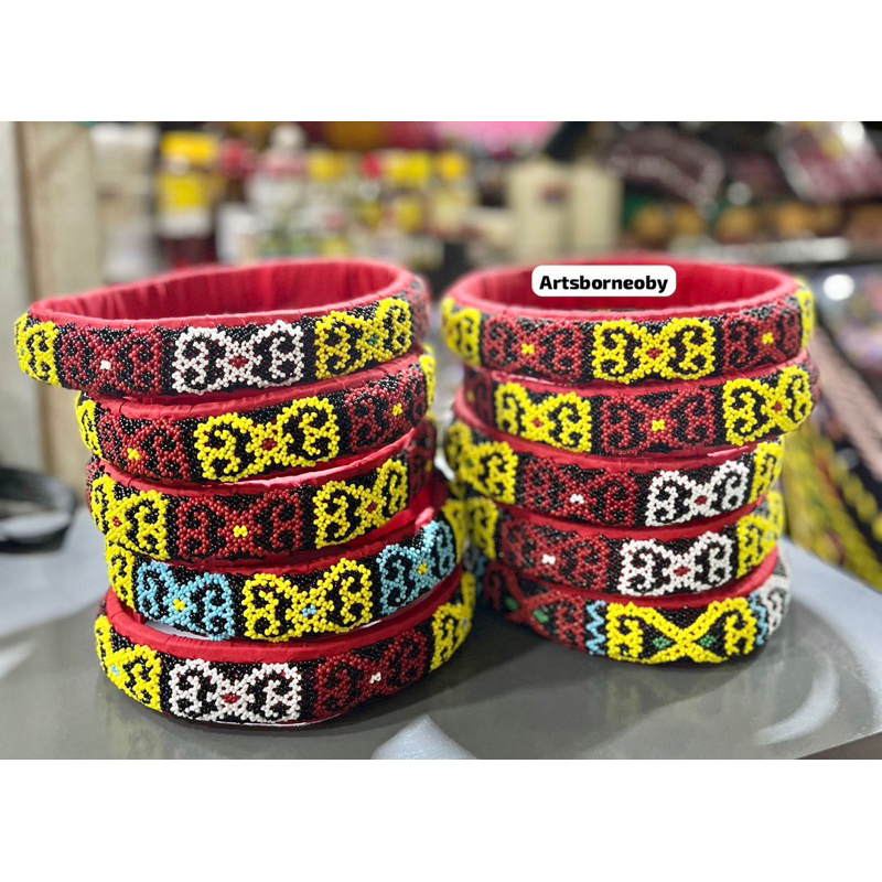 TOPI / HIASAN KEPALA TARI DAYAK BAHAU