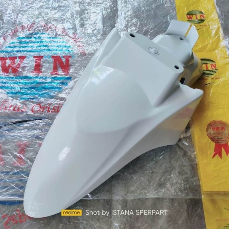 spakbor depan Vario karbu putih slebor depan Vario karbu putih