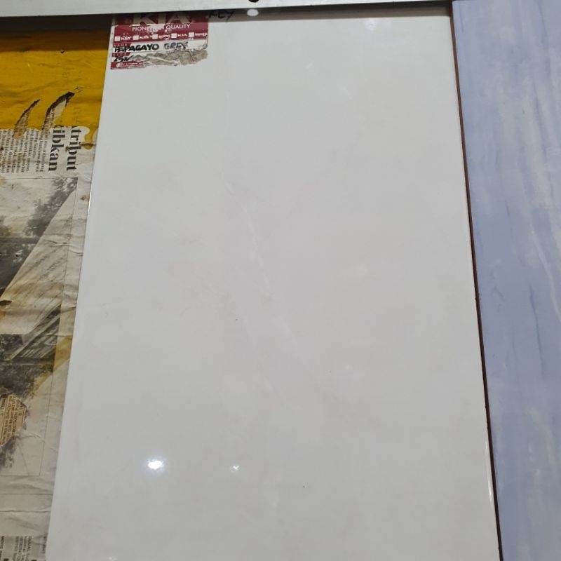 keramik dinding kamar mandi tidur dapur kamar tidur rumah KIA 25x40 PAPAGAYO glossy
