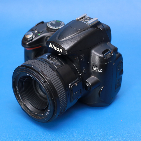NIKON D5000 Lensa Fix YN 50mm Yongnuo F1.8 Kamera DSLR Vg