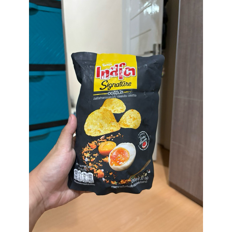 

(READY STOCK) Tasto Potato Chips Salted Egg (KERIPIK KENTANG THAILAND)