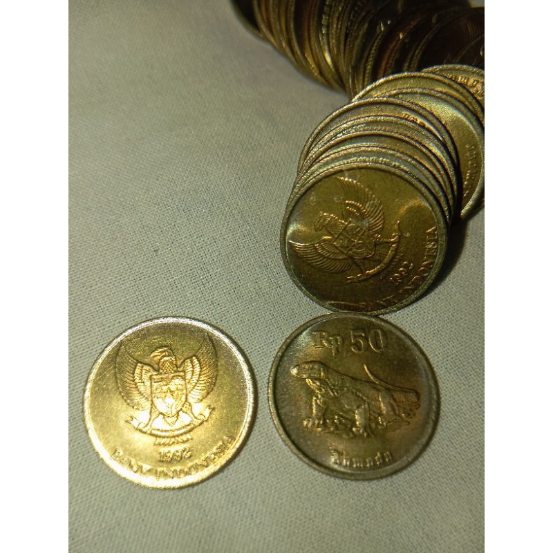 uang koin 50 rupiah komodo edisi 1992 baru, bukaan dr roll kuning emas masih terlihat.
