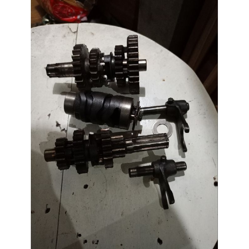 Gigi rasio transmisi, gir Rasio suzuki rc 100 4 speed