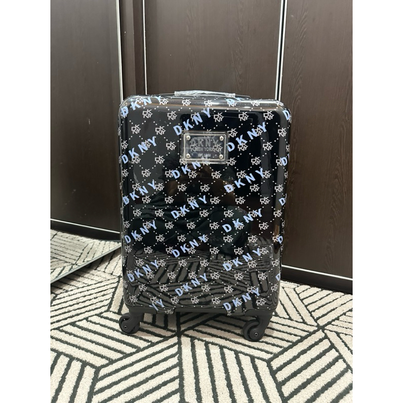 Koper DKNY 20inch cabin size sign