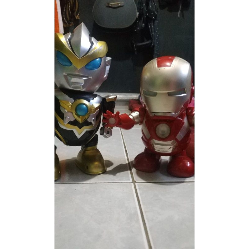 2 PAHLAWAN IRON MAN & ULTRAMAN BISA FUNKOT