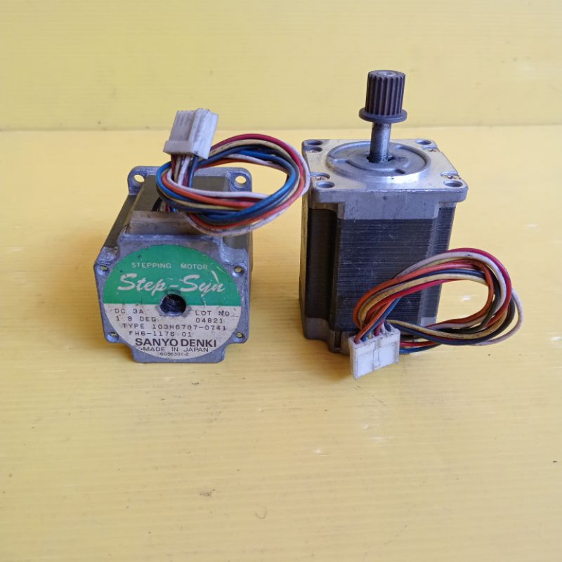 stepper motor Nema 23  3A Sanyo Denki 103H6707-0741 34V