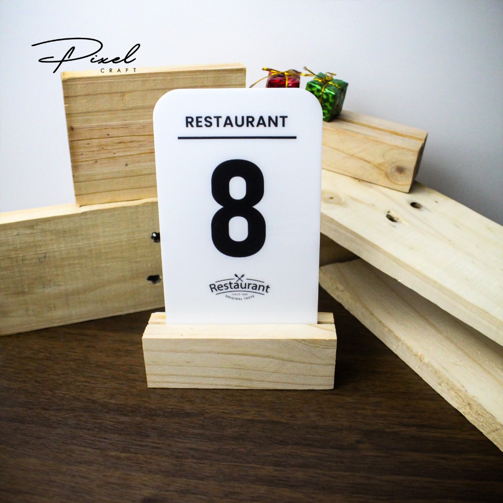 Nomor Meja Akrilik Dengan Kaki Kayu