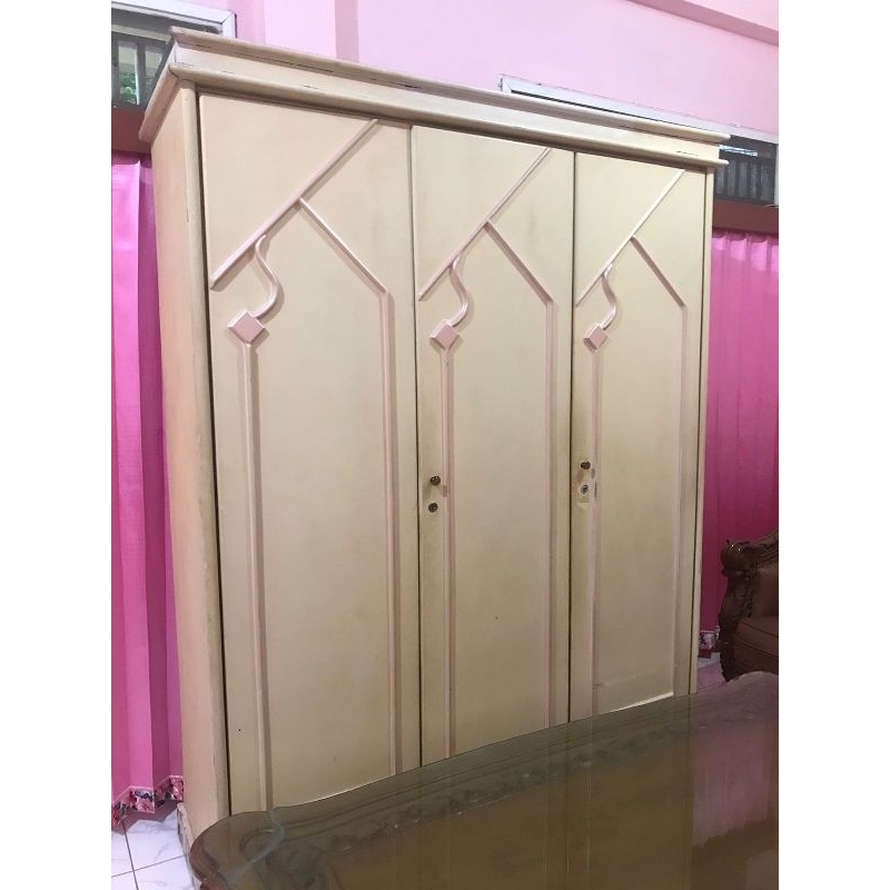 Lemari Pakaian 3 Pintu Bekas / Second