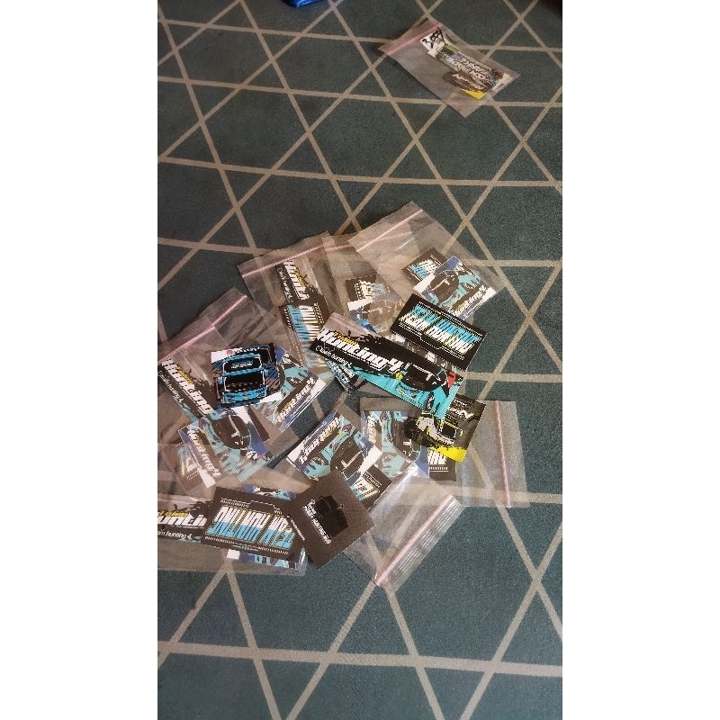 

3 PCS STIKER BUS ORIGINAL ANTI AIR STIKER BUS BASURI TEAM HUNTING BISA DITEMPEL DI HP , LAPTOP, HELM, DAN LEMARI ANTI AIR ANTI KUSUT