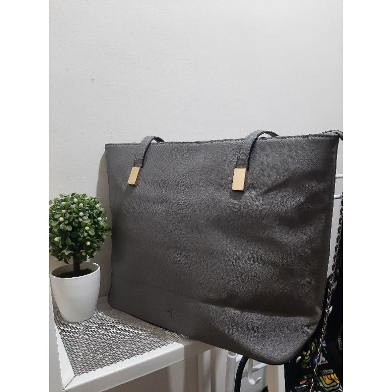 Preloved Tote Bag Elegance