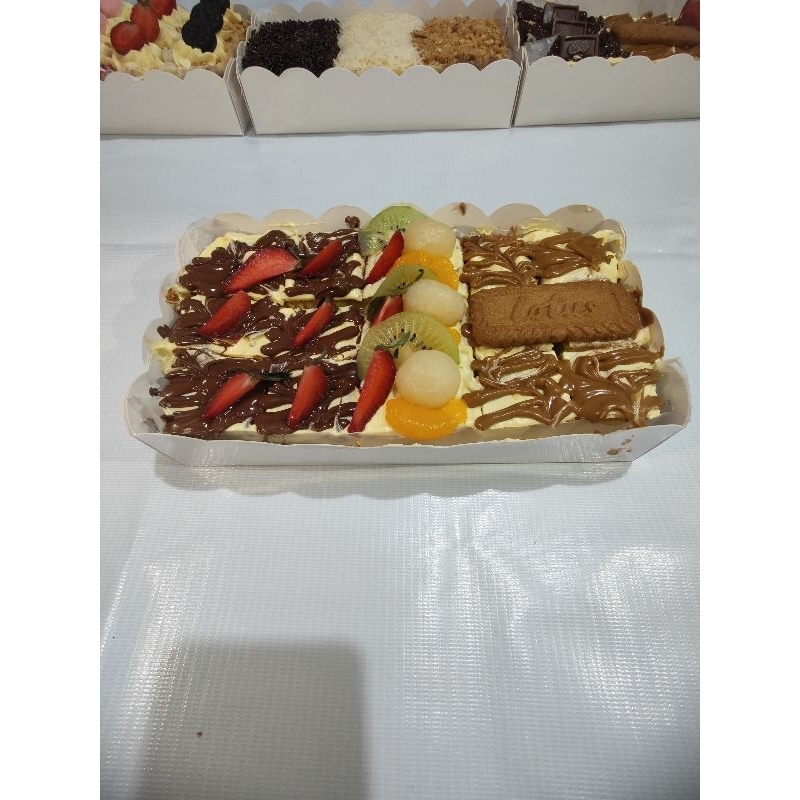 

BOLU JADUL TOPING PREMIUM MIX FRUITY LOTUS NUTELA DAN BUAHAN