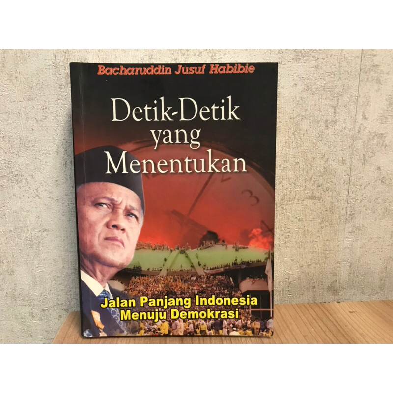 Detik-Detik Yang Menentukan - Bacharuddin Jusuf Habibie