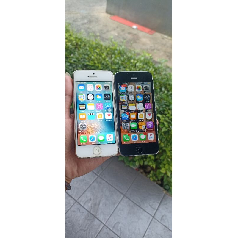 500rb dapat 2 Hp iPhone 5 16GB & iPhone 5 64GB masih layak pake jual murah aja minus cek deskripsi