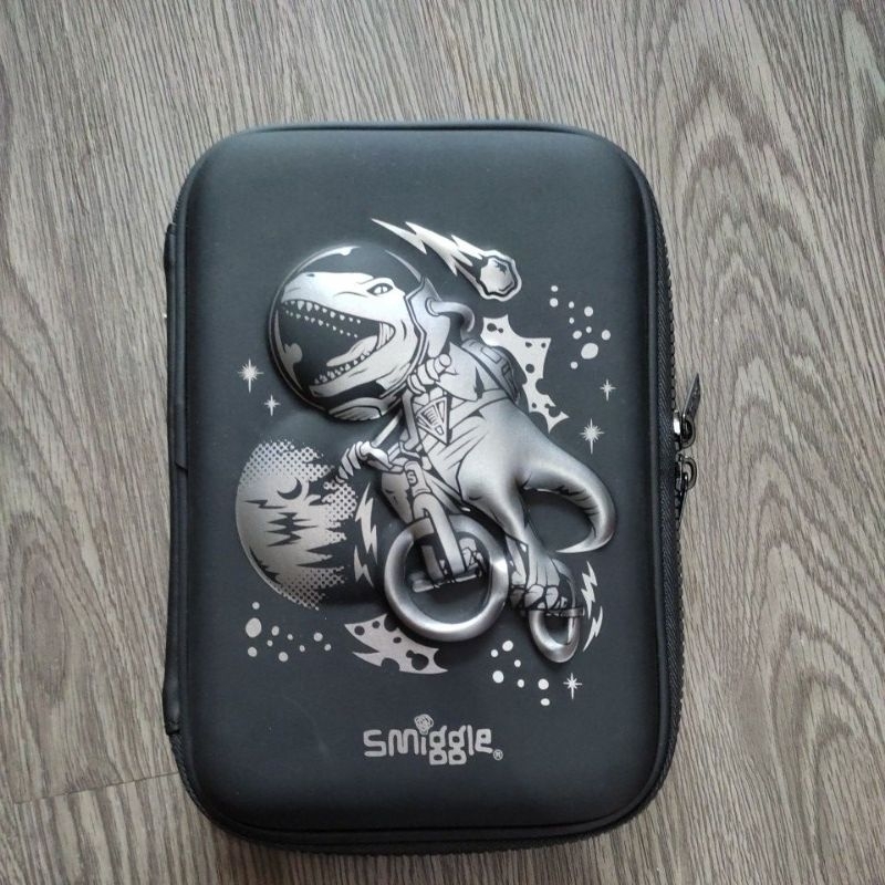 

Tempat Pensil Smiggle Hitam