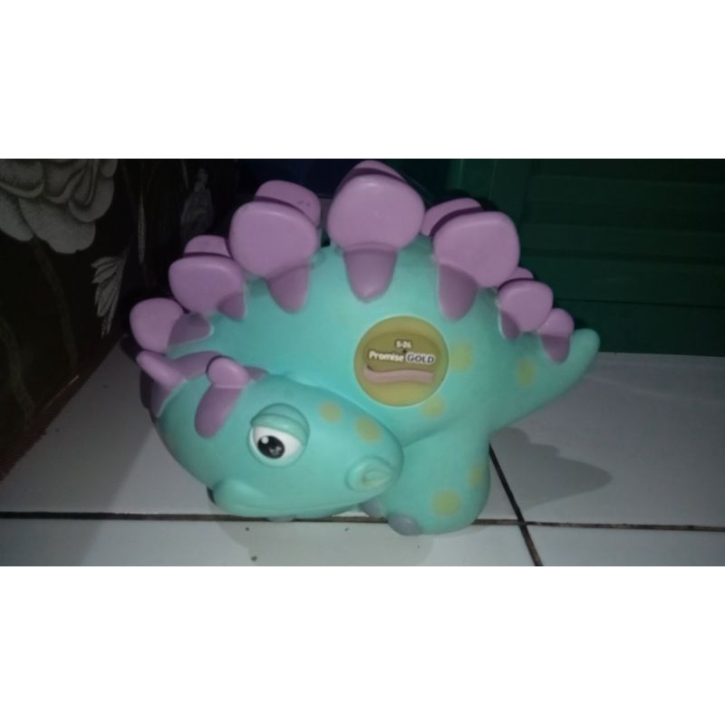 Celengan dino