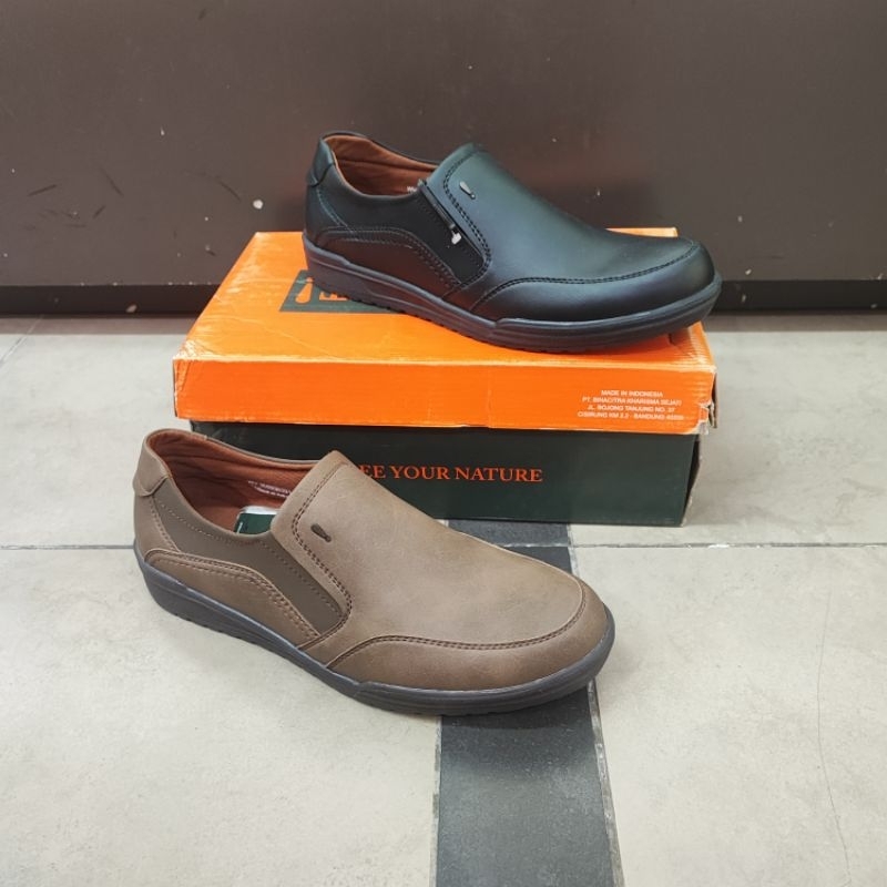 Sepatu watchout men shoes