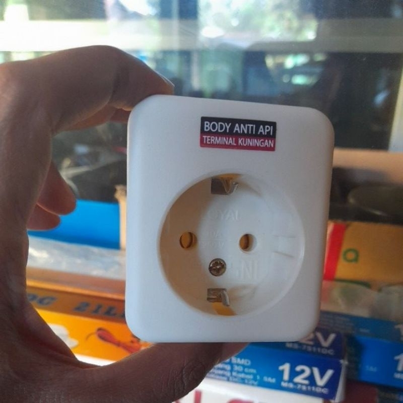 Stop Kontak Arde 1 Lubang Loyal