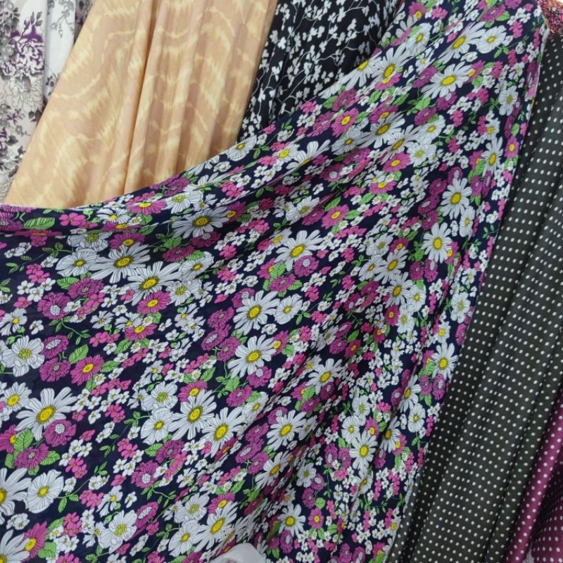 Kain satin cardenza motif bunga Daisy lebar 1,5