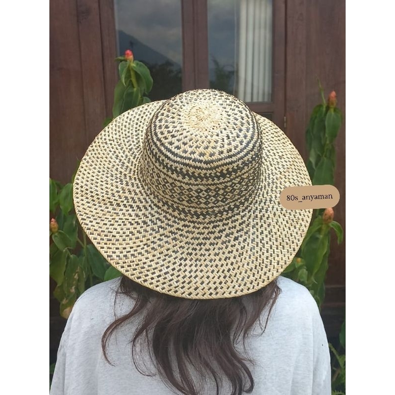 Topi Rotan Motif
