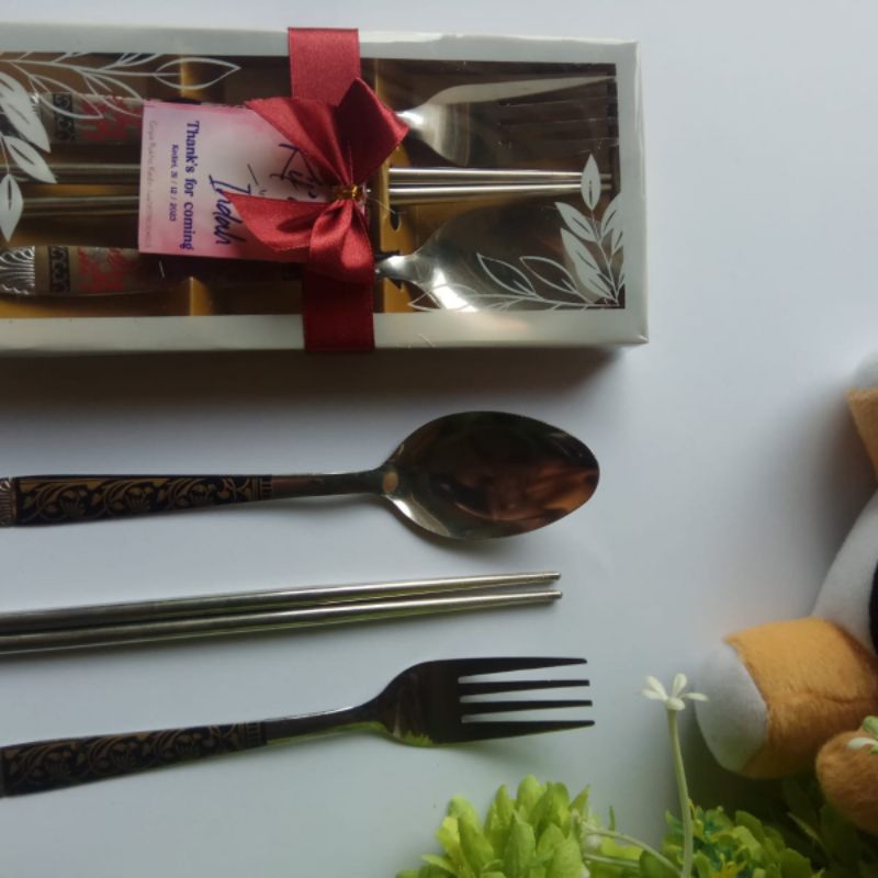 souvenir sendok. garpu sumpit lengkap kemas box