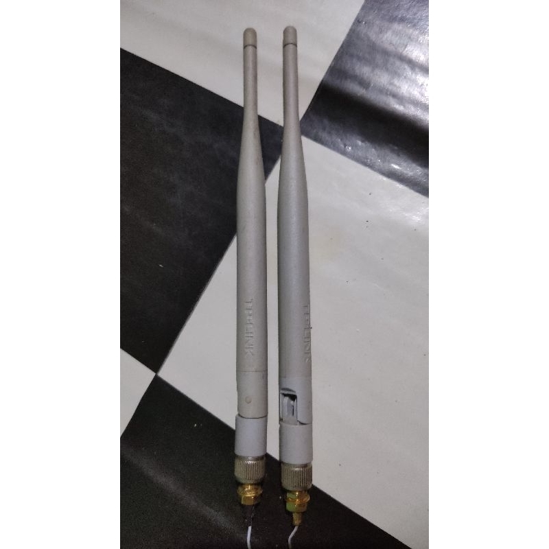 Antena 2,4 Ghz - 3 dbi dilengkapi Kabel Pigtail.