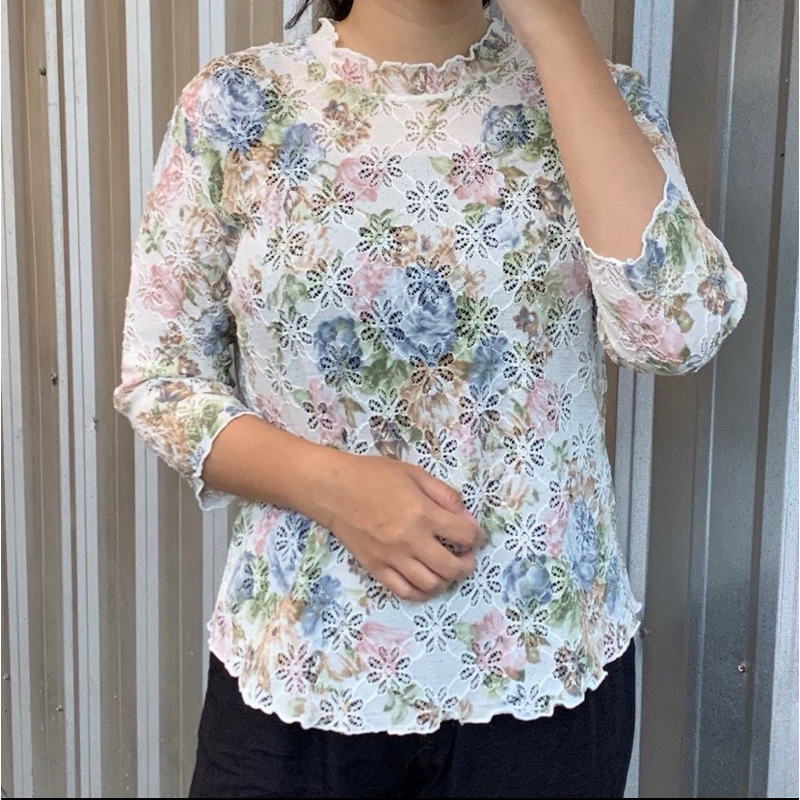 Blouse Bunga-bunga preloved