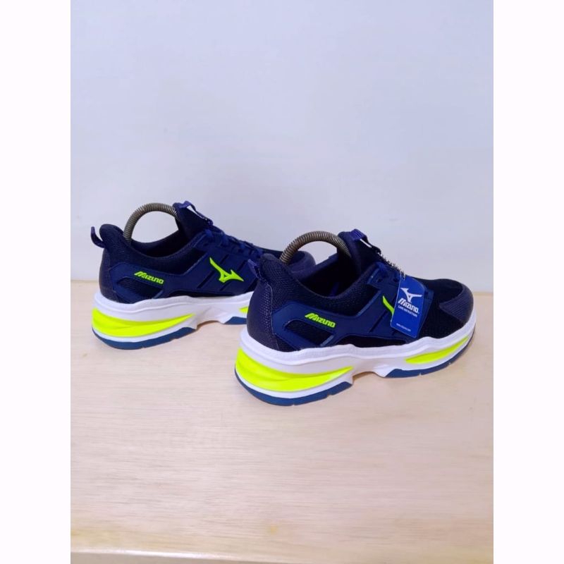 PROMO Sepatu Sneakers Mizuno Sport Pria Sepatu Hitam Putih Casual Terbaru Joging