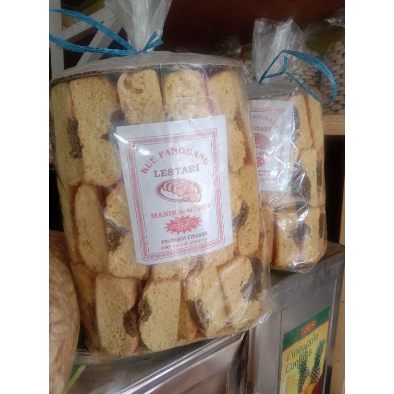 

Bolu Kering Lestari 500gr Bolu Iris