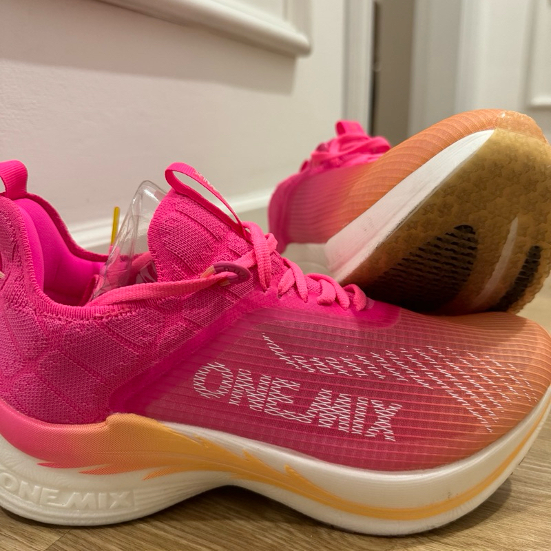 Sepatu Lari Onemix