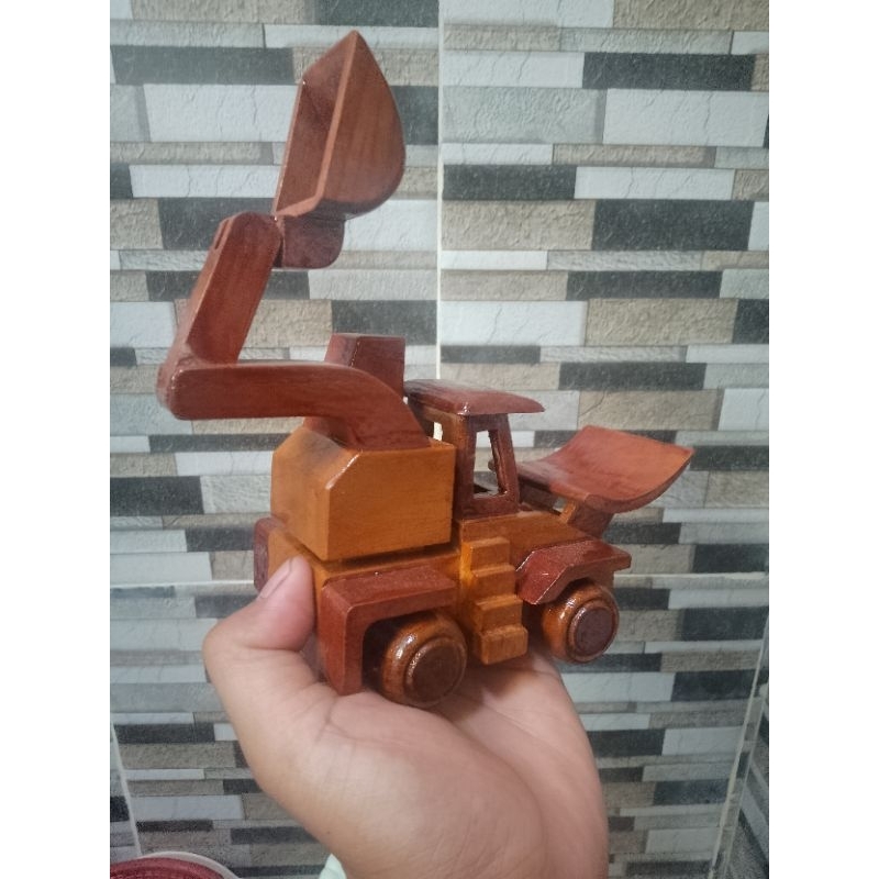 MINIATUR KAYU JATI ESKAFATOR