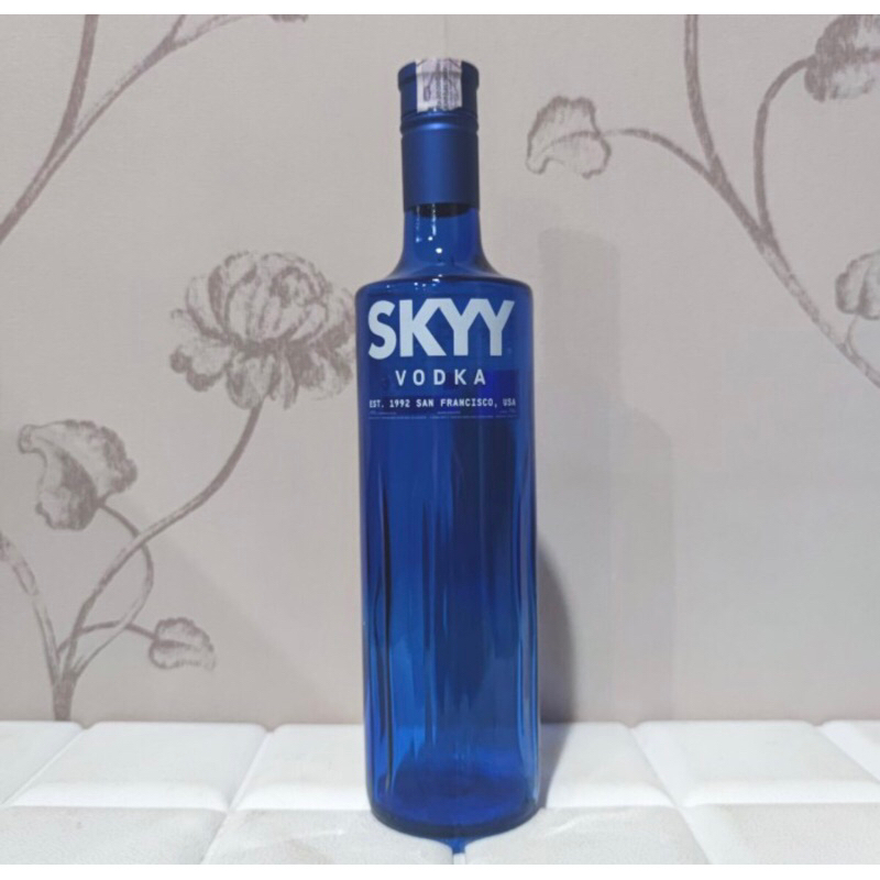 botol bekas miras skyy vodka / botol pajangan / botol import