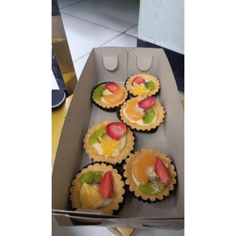 

Fruit Tarlet & Strawberry Cake with Chocolate