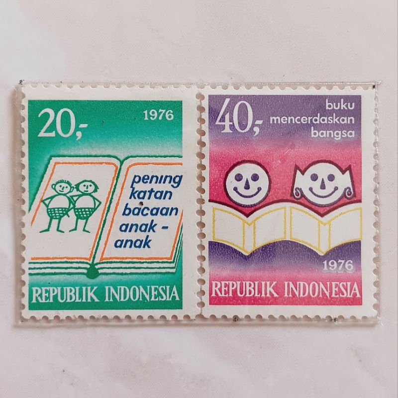 

(AB) Perangko Indonesia 1976 Meningkatkan Bacaan Anak-Anak Set Lengkap 2 pcs Mint