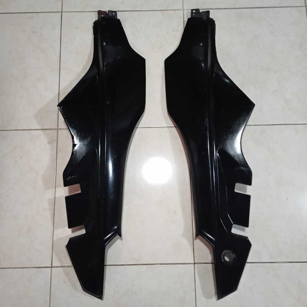 Cover Samping Body Belakang Suzuki Crystal 110 Original