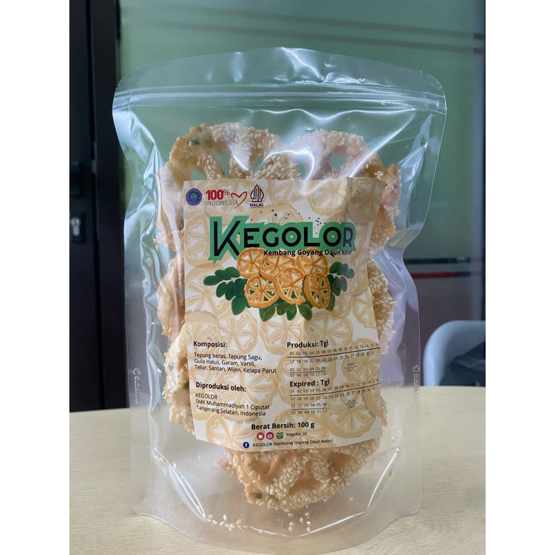 

KEGOLOR ( kue kembang goyang daun kelor)