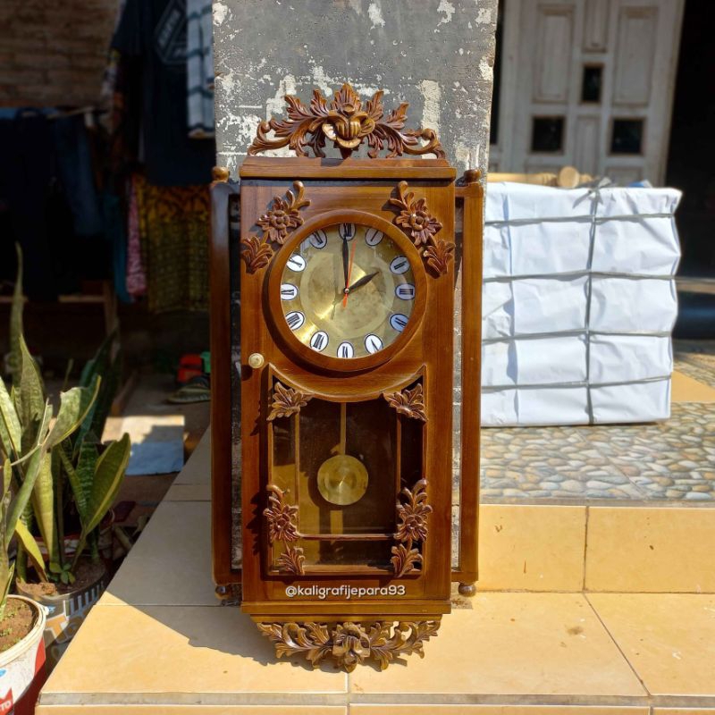 Jam Dinding Ukir Kayu Jati, Almari Jam Bandul, Lemari Jam Kayu Jati Model antik 80x40cm