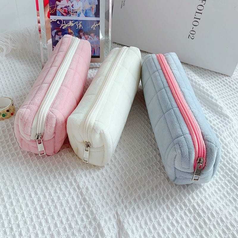 

Tempat pensil / Kotak Pensil / Pensil case bulu halus lucu