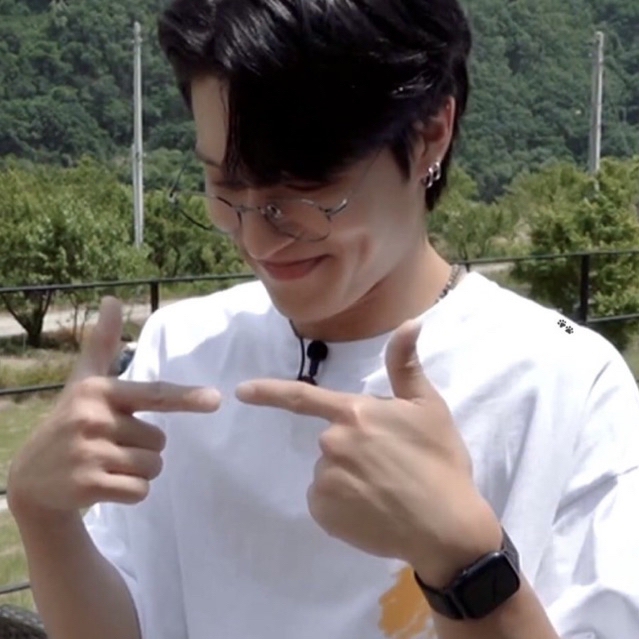 

Custom kertas ucapan