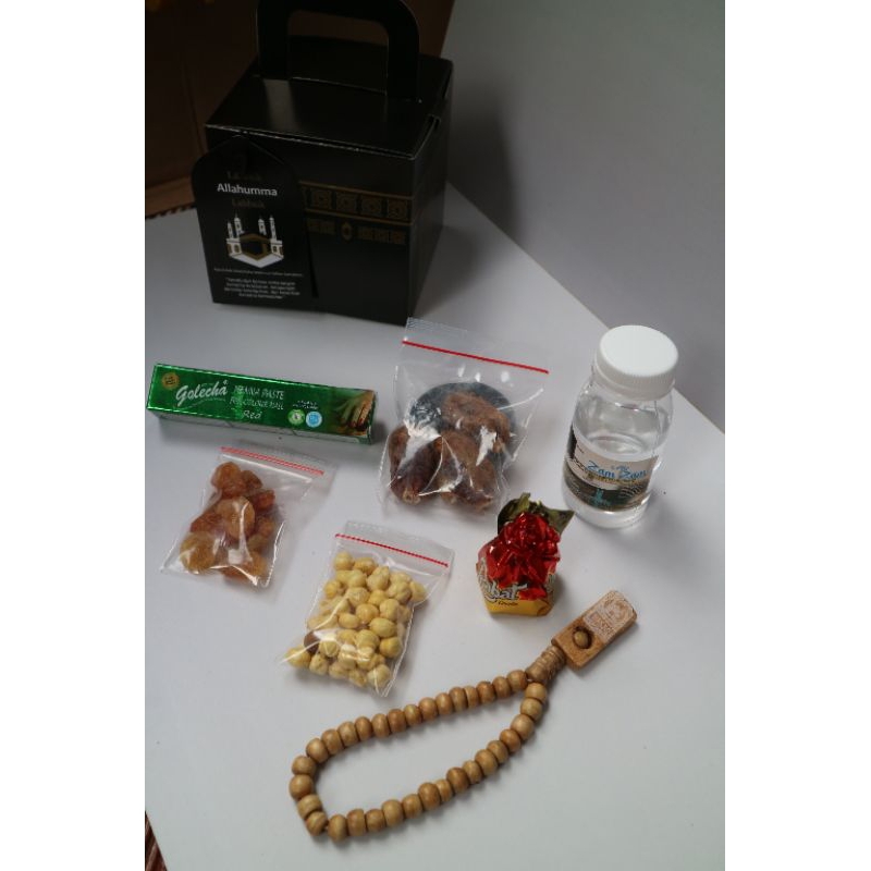 

PaketHematOleholehHajiDanUmrohDusKa'bah+Tasbih kayu+CoklatLilit+HenaArab